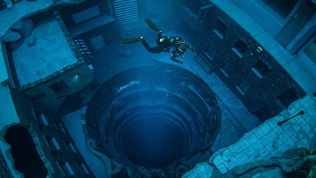 Diving in the Worlds Deepest Pool in Dubai
